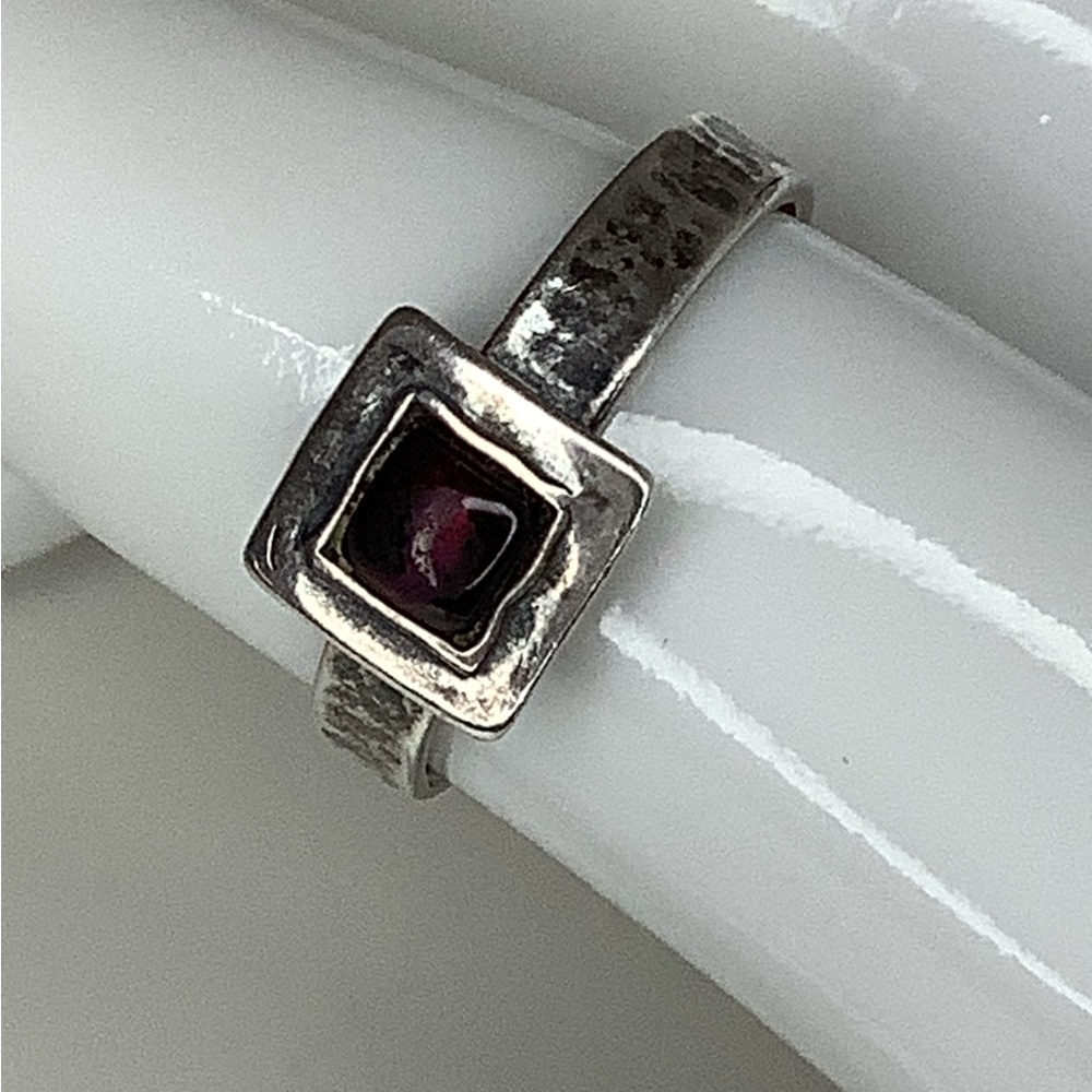 SILPADA ISRAEL, RETIRED STERLING SILVER 925. Hammered GARNET RING Size 7.75 💍